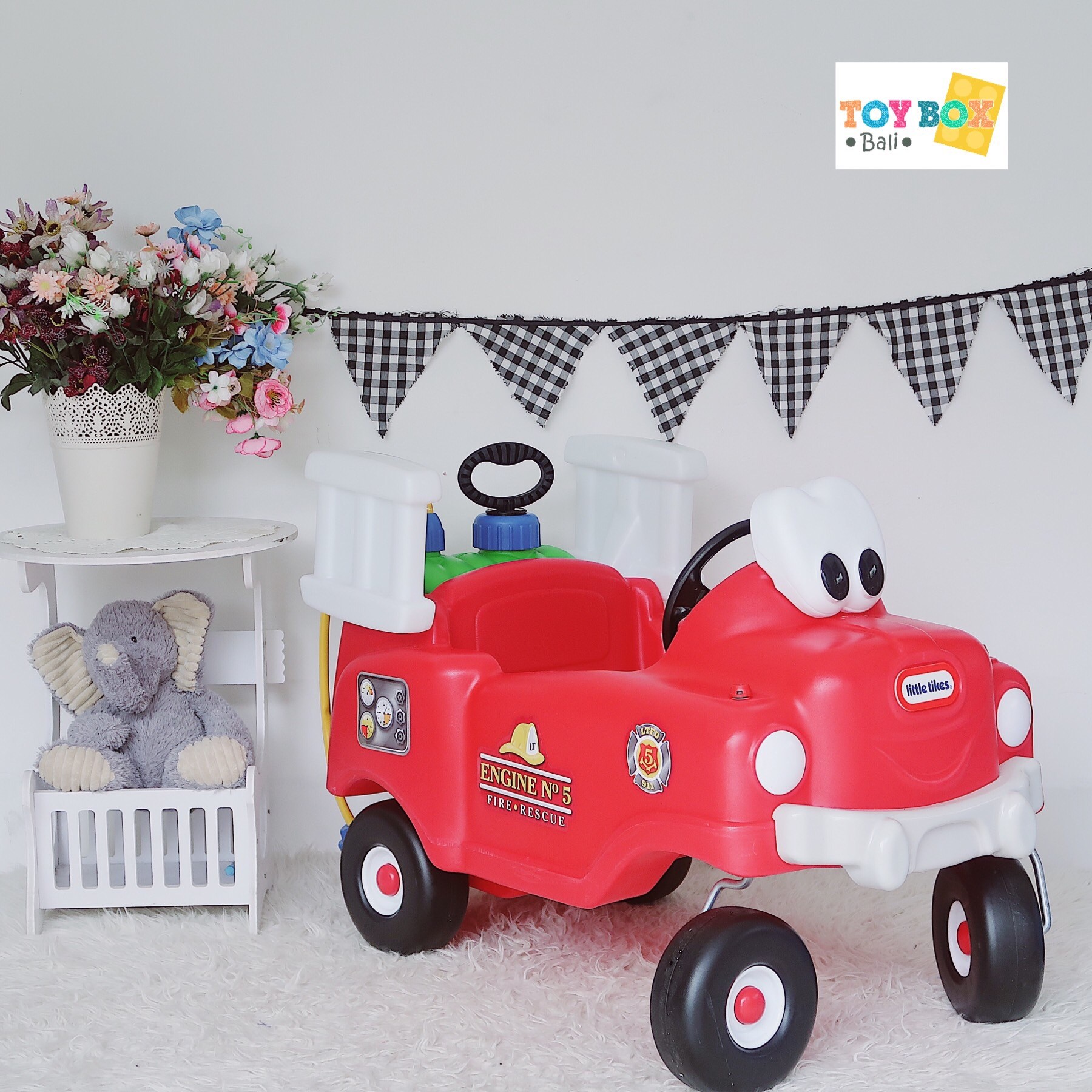 Xe chòi chân mui trần cứu hỏa Little Tikes 